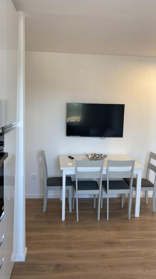 App Robi Apartment Новиград Екстериор снимка