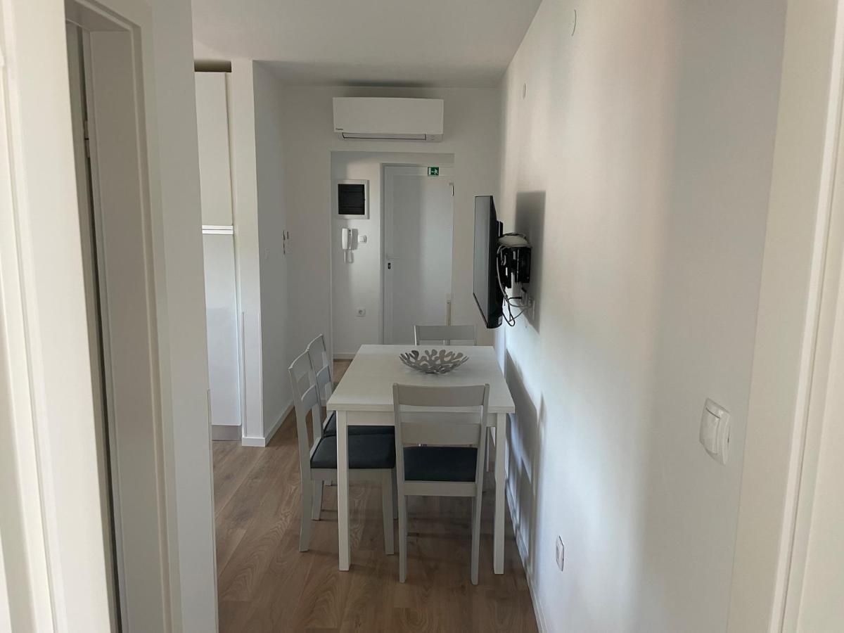 App Robi Apartment Новиград Екстериор снимка
